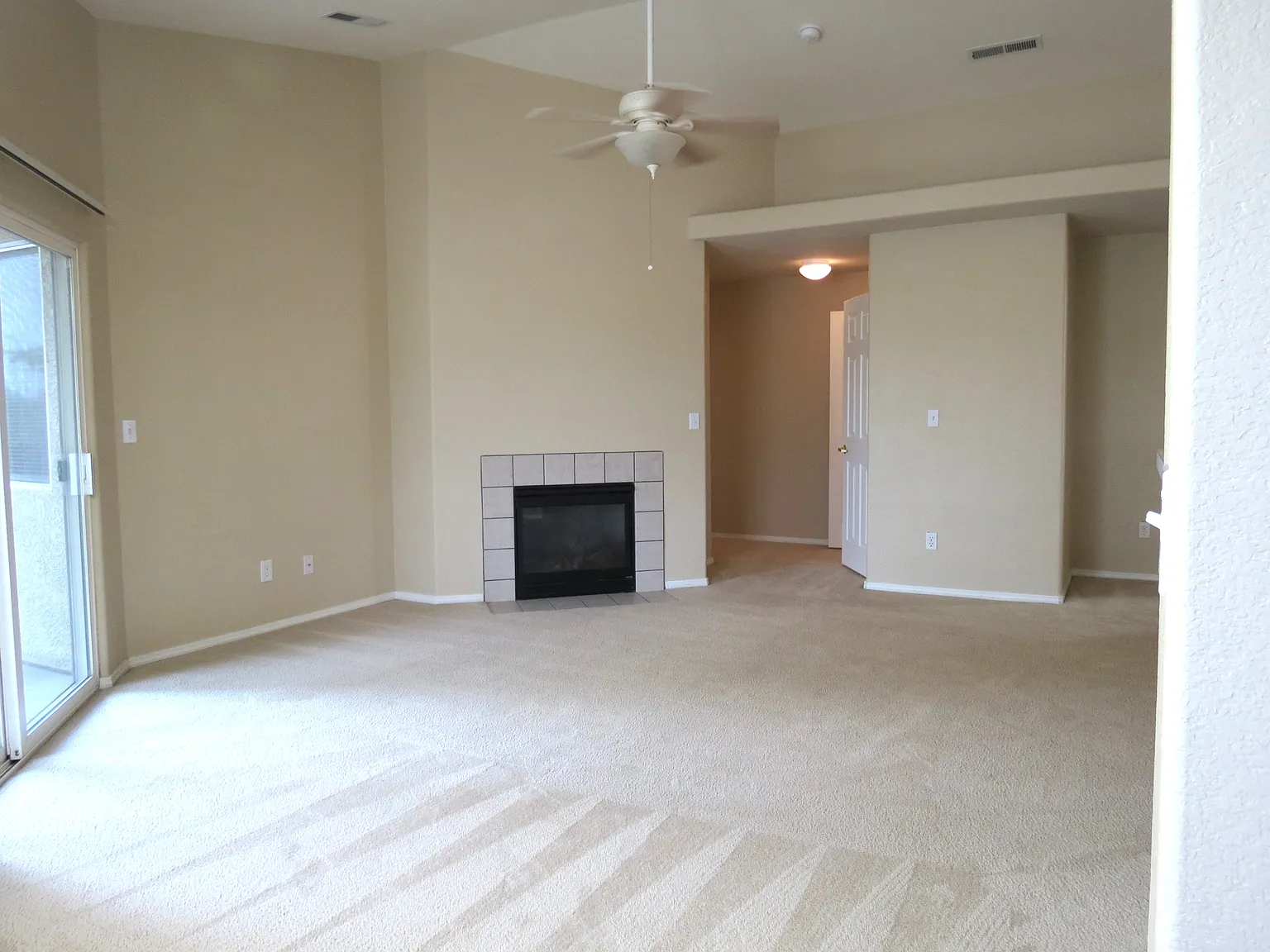 3 bed, 1276 sqft, $1,850 — Photo 2