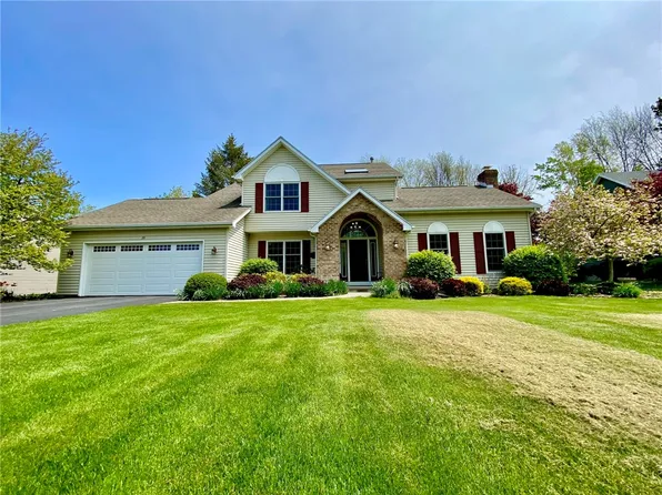 20 Talamora Trl, Brockport, NY 14420