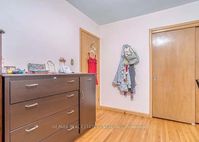 314 Strathcona Dr — Photo 16