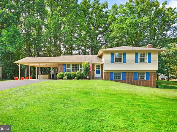 18011 Mill Creek Dr, Derwood, MD 20855