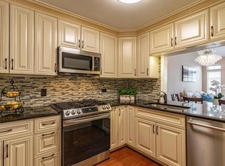 230 Woodstone Cir, Buffalo Grove, IL 60089