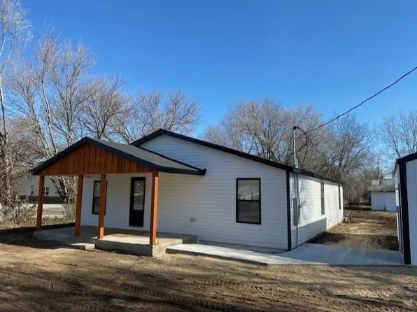 218 N Logan St, Belle Plaine, KS 67013