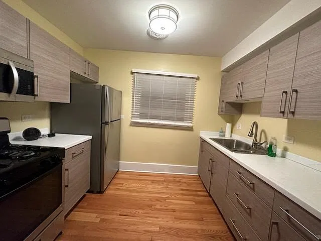 2 bed, 1000 sqft, $1,800 — Photo 4