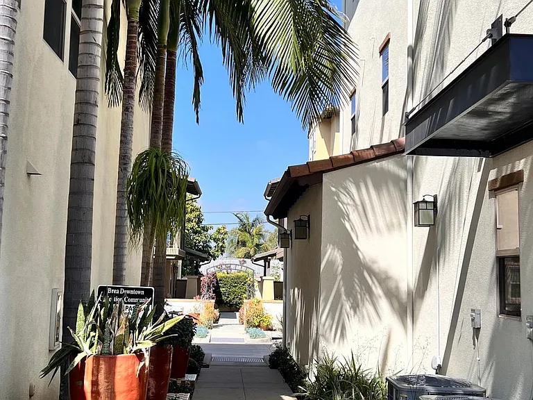 walkable straight to street