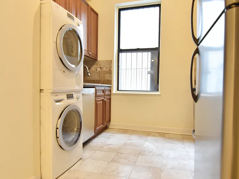 560 W 149th St #2W — Photo 5