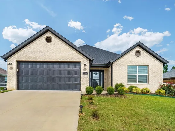 1709 S 11th Pl, Rogers, AR 72758