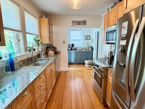 5 Fainwood Cir, Cambridge, MA 02139