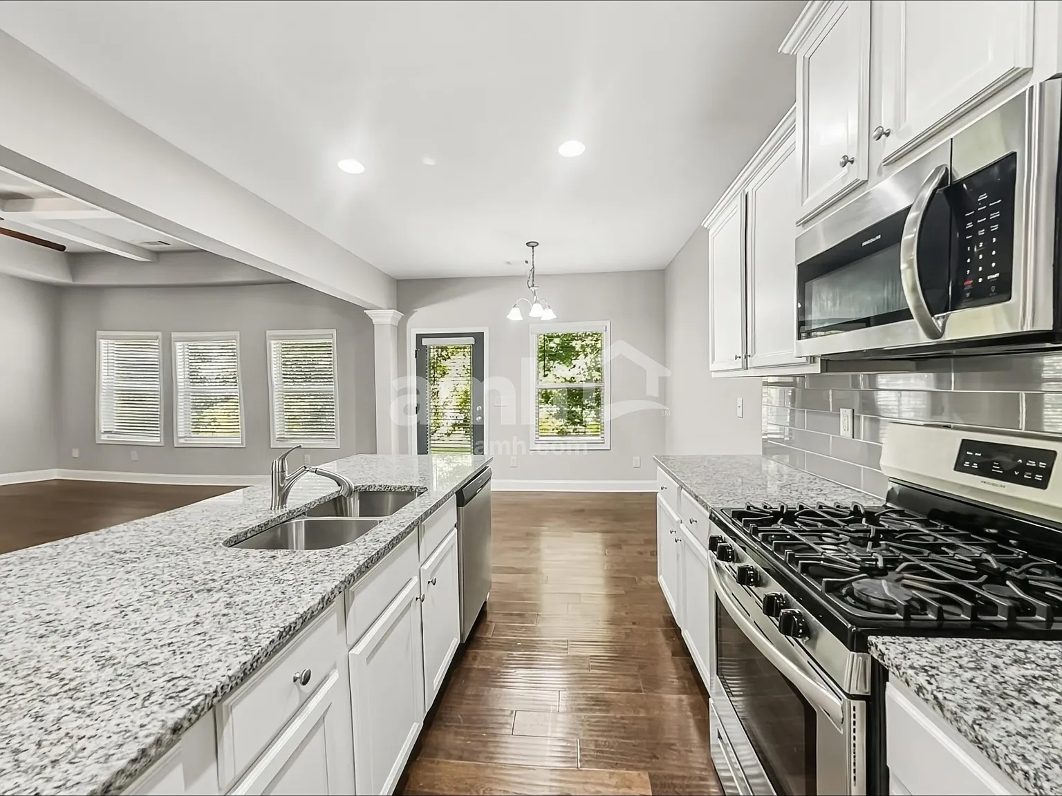 5 bed, 3.0 bath, 2821 sqft, $2,820 — Photo 3