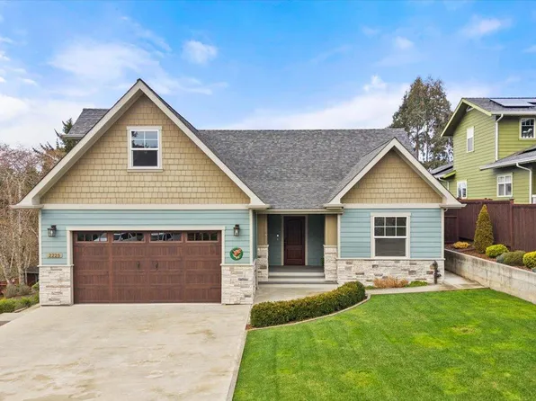 2225 Burns Dr, Eureka, CA 95503