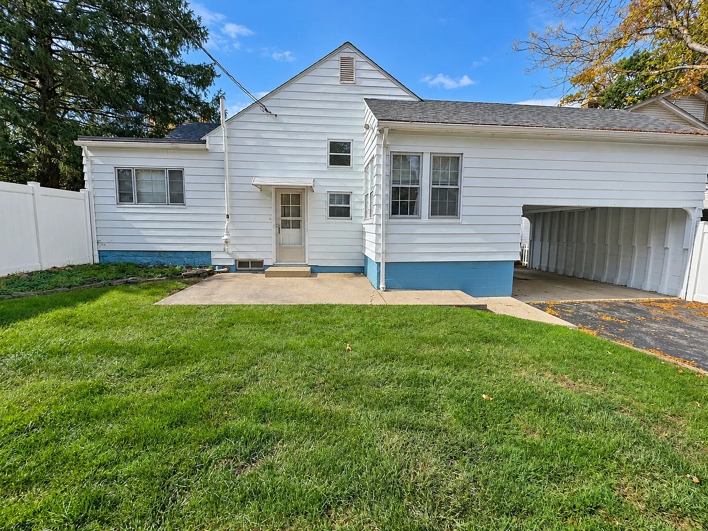 3 bed, 1.5 bath, 1416 sqft, $1,895 — Photo 3