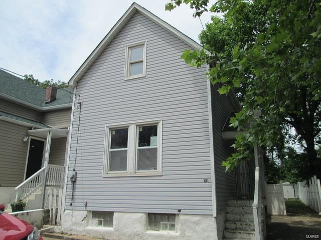 1st image of 121 E Holden Ave