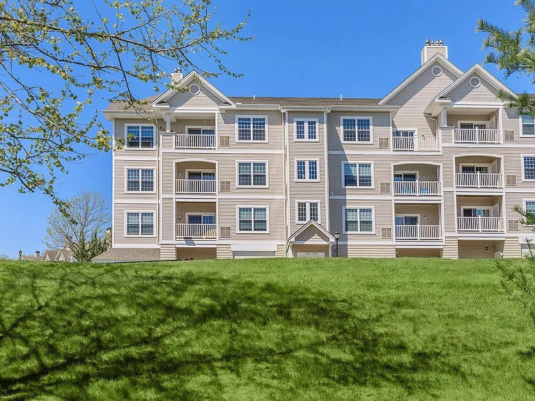Knoll Crest Apartments — Photo 38