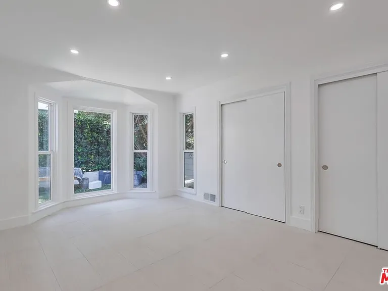 1318 S Longwood Ave — Photo 32