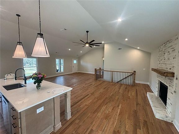 3rd image of 1209 County Line Rd