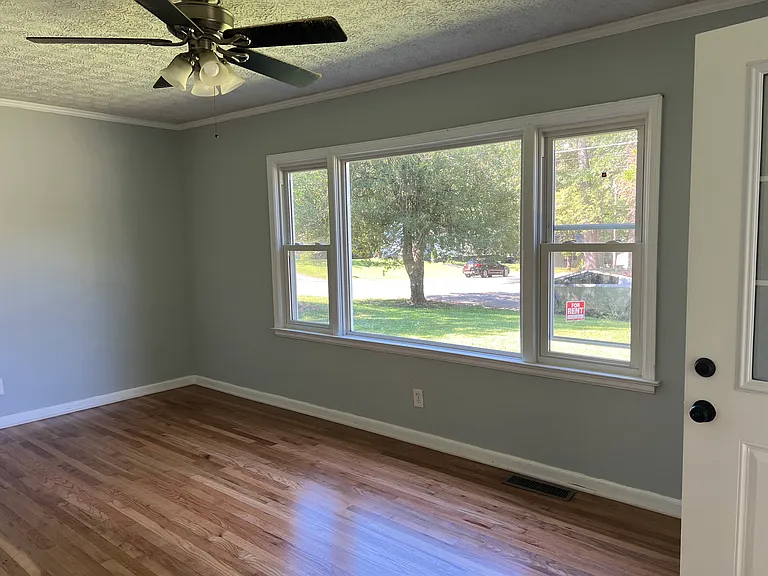 290 Pauladean Cir — Photo 2
