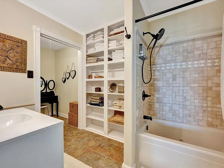 683 Water View Dr — Photo 25