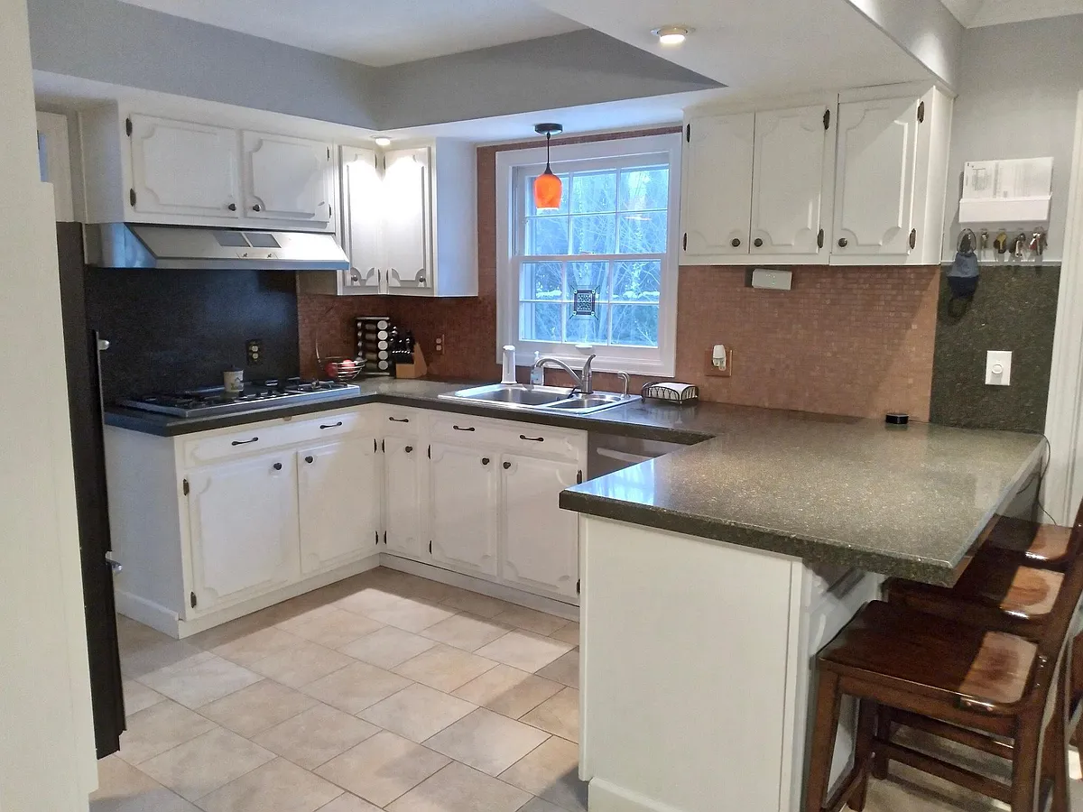 Kitchen - 1400 Cambridge Blvd