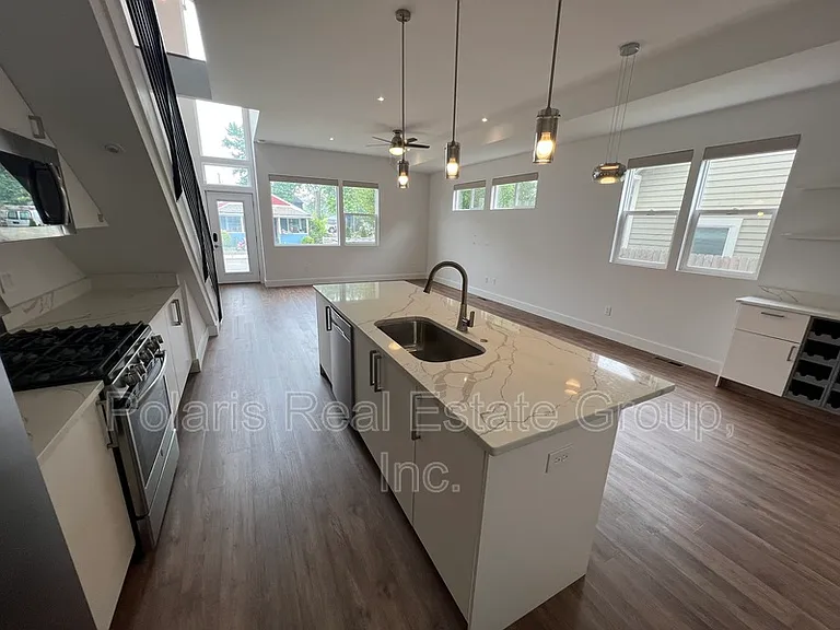 2201 Pleasant St — Photo 6