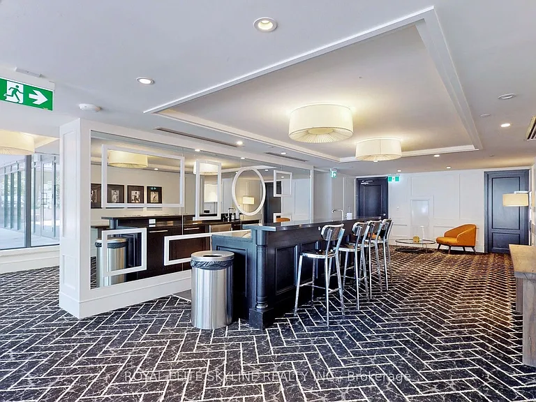 955 Bay St #310 — Photo 37