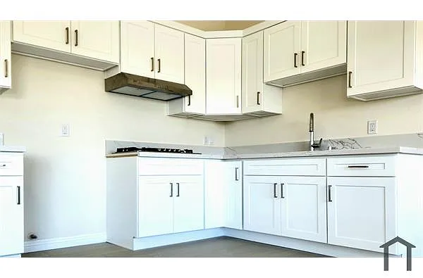 Building Photo - 1617 E 6th St #302