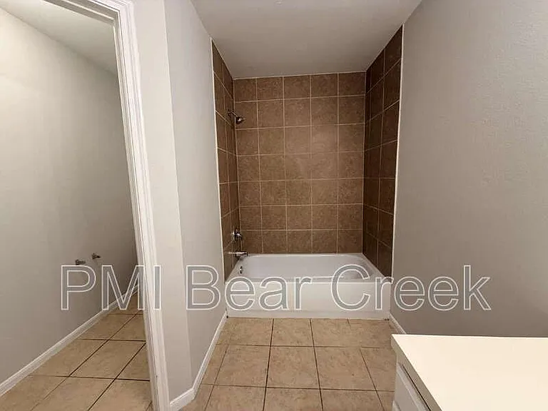 6407 Waldron Dr #B — Photo 25