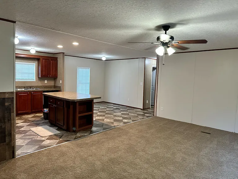 554 Green St — Photo 5