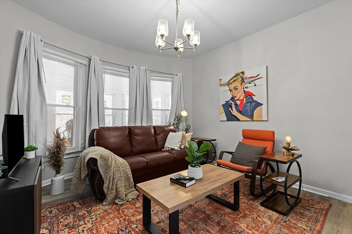 Building Photo - 558 Marston St #1