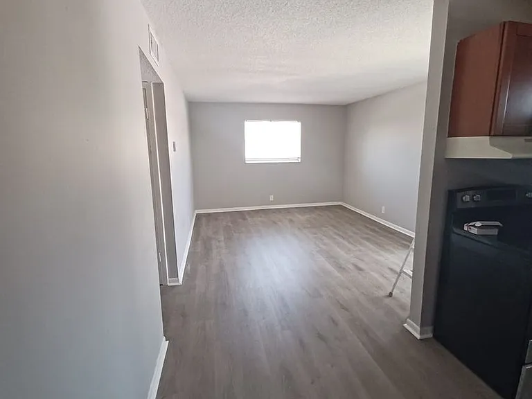 1015 NE 17th Ave — Photo 3