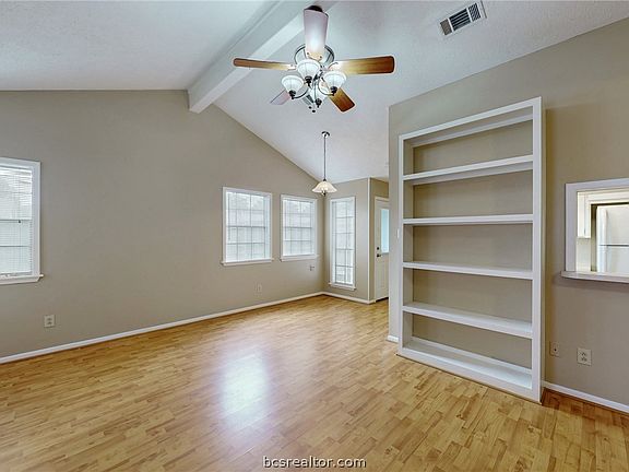 4th image of 2519 Cross Timbers Dr