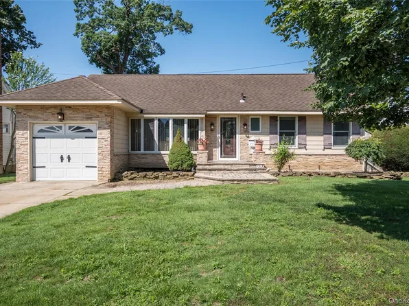 930 W Shelley Road, Bellmore, NY 11710