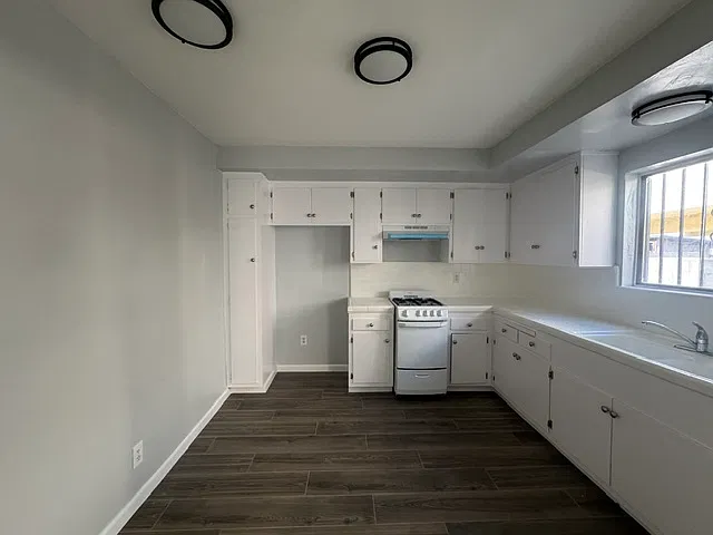 2 bed, 1.5 bath, $2,249 — Photo 3
