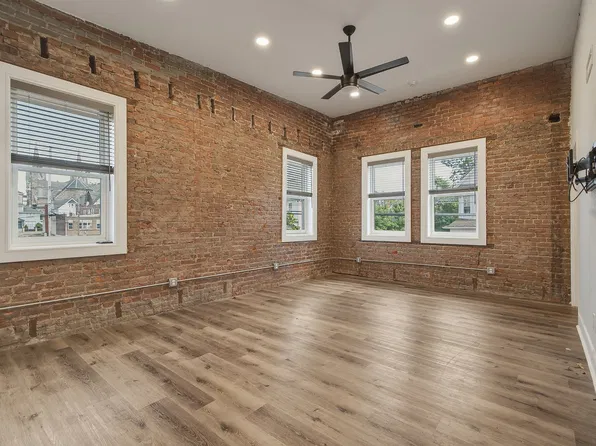 13 Kennedy St #201, Pittston, PA 18640