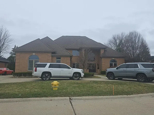 40563 Emerald Ln W, Clinton Township, MI 48038