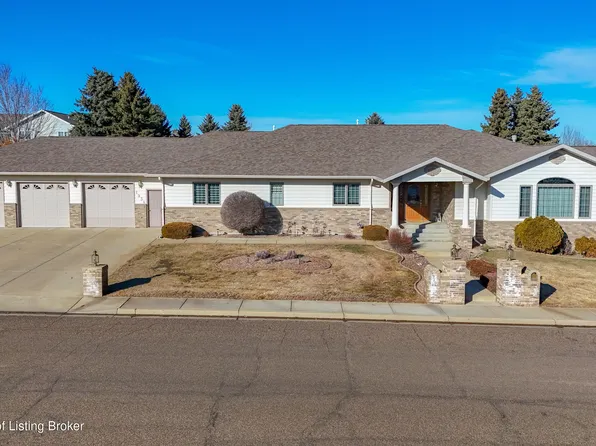 1934 5th St W, Dickinson, ND 58601