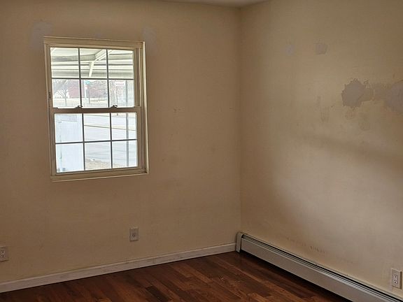 4th image of 219-10 Edgewood Ave #1