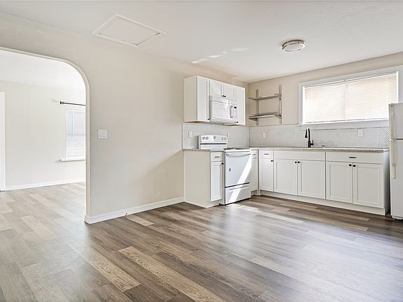 4th image of 4028 Desoto Ave