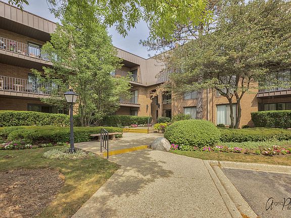 2nd image of 3 The Court Of Harborside APT 301