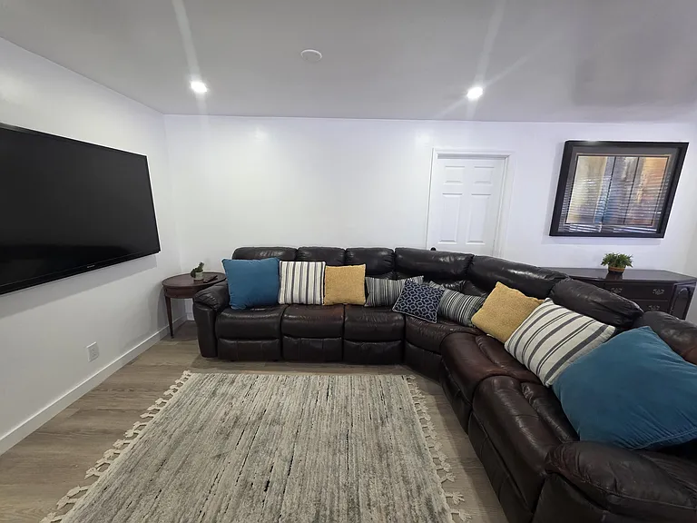 320 Sterling Ave — Photo 5