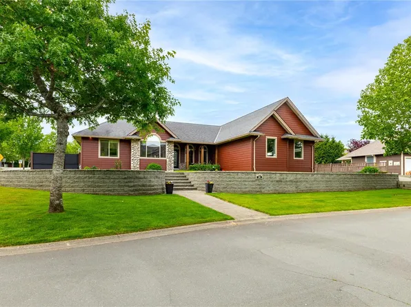 301 Virginia Pl, Campbell River, BC V9W 8H5
