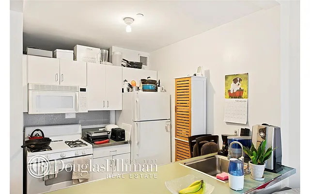 Rented by Douglas Elliman | media 24