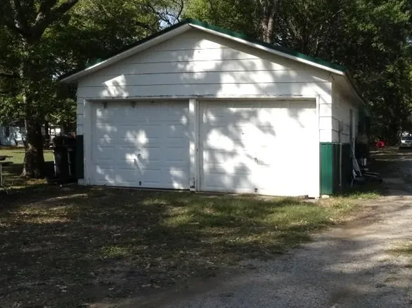 208 E Oak St, Butler, MO 64730