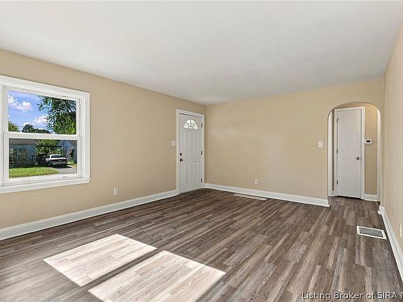 5th image of 221 Conner Street