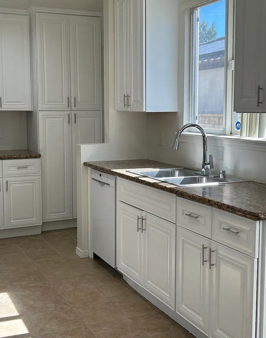 5008 Newcastle Avenue — Photo 3
