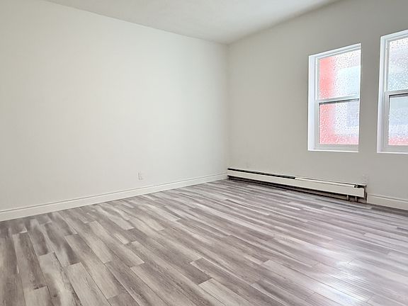 2nd image of 581 Pierre Ave #4