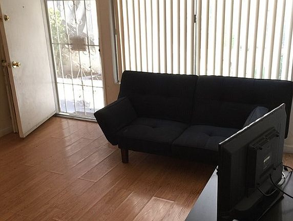 3rd image of 11015 Kittridge St APT 115