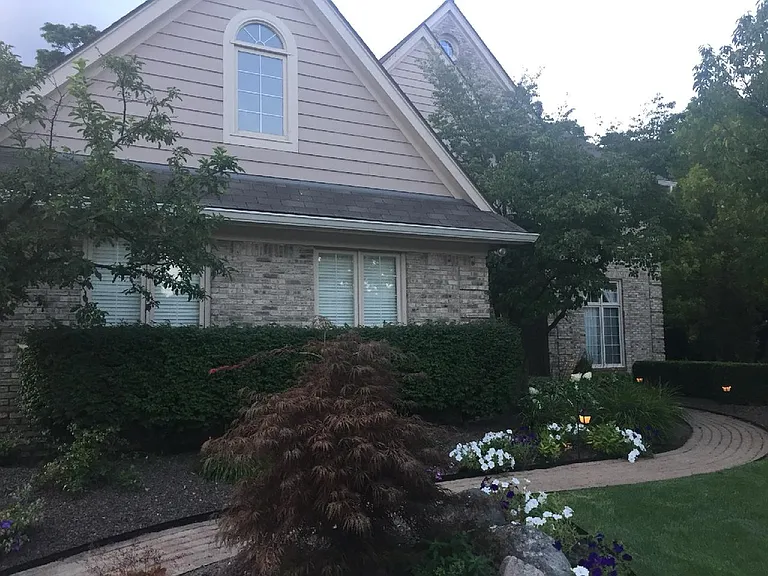 Oxford Ct — Photo 1