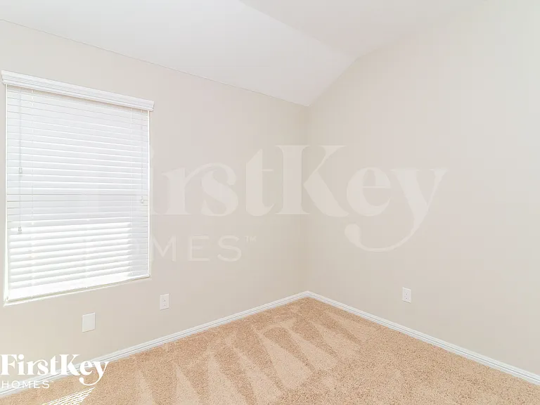 704 Walls Blvd — Photo 12