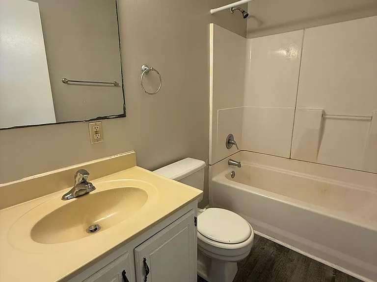2310 Indian Dr #13 — Photo 5