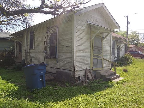2nd image of 905 Potomac