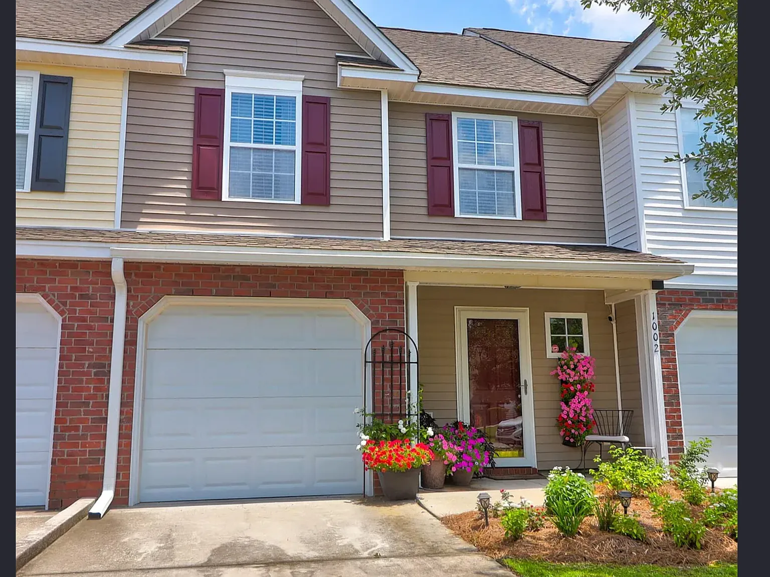 2 bed, 1300 sqft, $2,399 — Photo 1